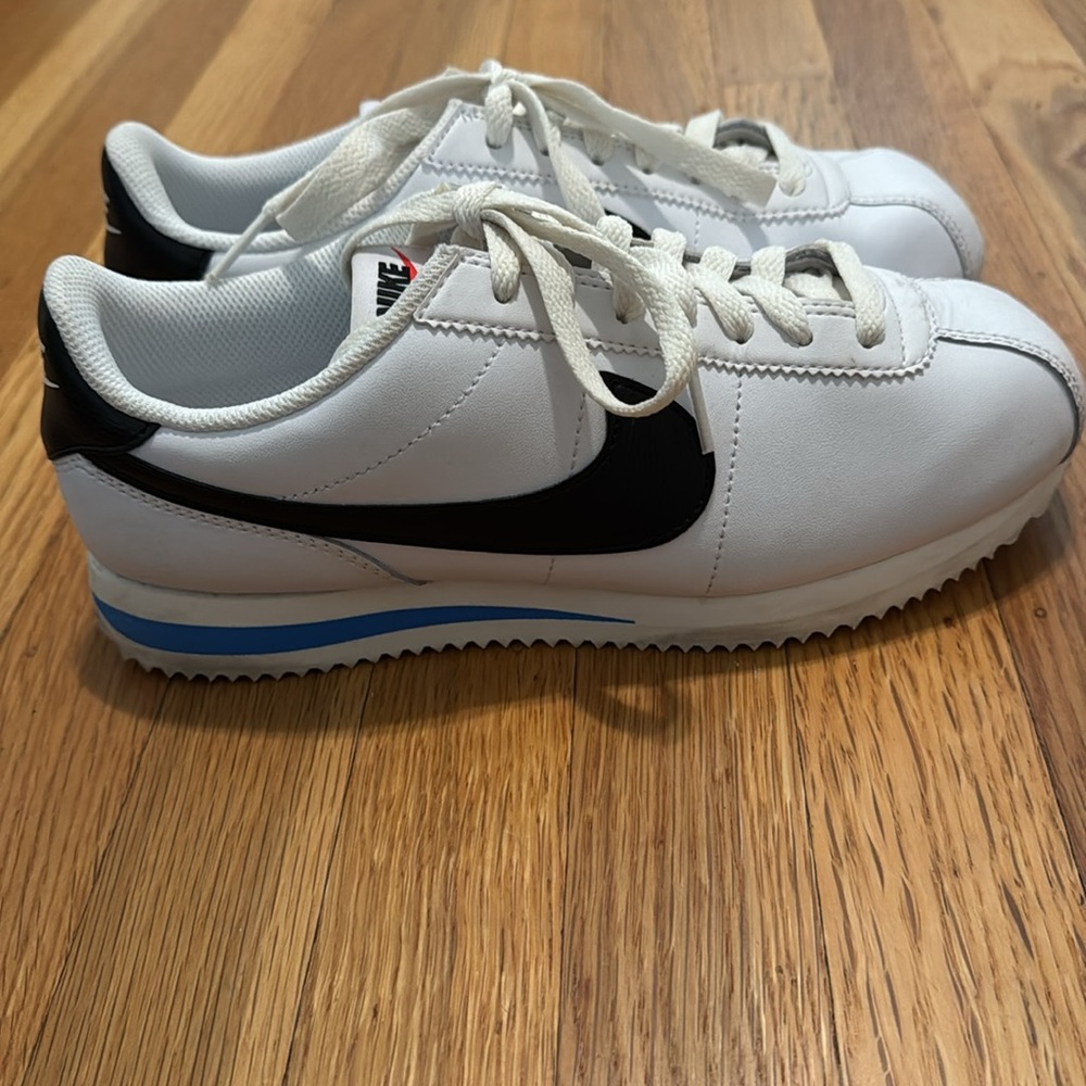 Nike women’s Cortez leather shoes in white and blue size 7.5 - Picture 3 of 5
